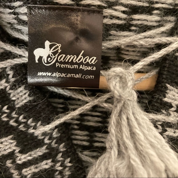 Alpaca grey black geometric pattern hoodie sweater - Picture 7 of 7